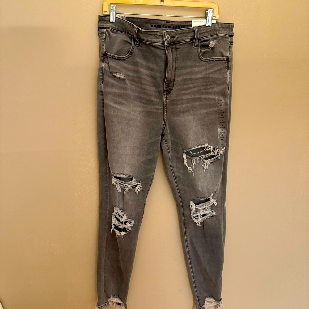 American Eagle super highrise begging